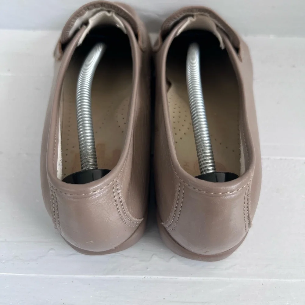 SAS 'Classic' Mocha Leather Moc Toe Penny Loafers Sz. 8.5 M Womens Made In USA
